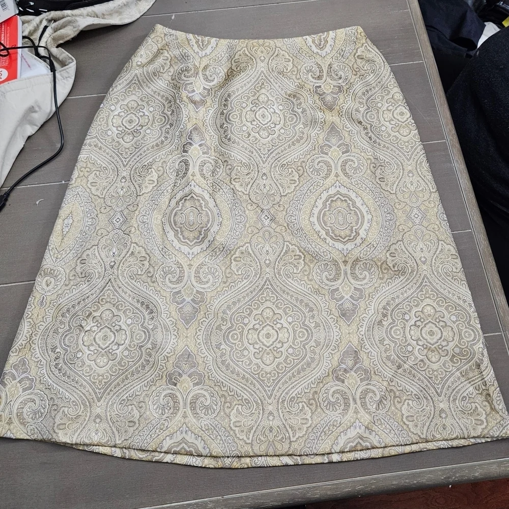Talbots Gray and White A-Line Knee-Length Skirt